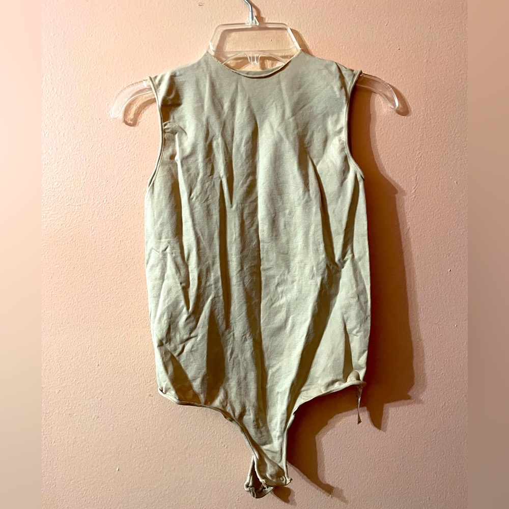Gently Worn SKIMS Essential SLEEVELESS Bodysuit (Worn 3-5x) - XXS/XS Size